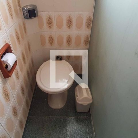 Casa à venda com 272m², 5 quartos e 6 vagas Casa à venda com 272m², 5 quartos e 6 vagasBanheiro do Quarto 2
