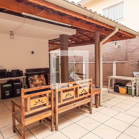Casa à venda com 272m², 5 quartos e 6 vagas Casa à venda com 272m², 5 quartos e 6 vagasEspaço Gourmet
