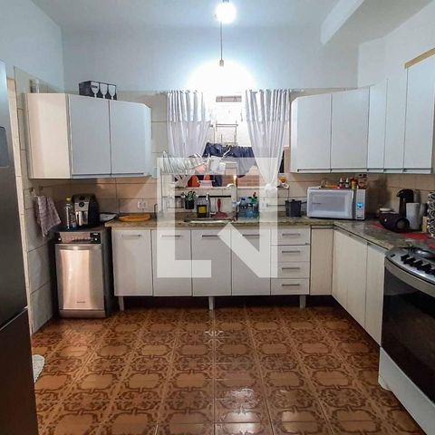 Casa à venda com 272m², 5 quartos e 6 vagas Casa à venda com 272m², 5 quartos e 6 vagasCozinha