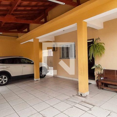 Casa à venda com 272m², 5 quartos e 6 vagas Casa à venda com 272m², 5 quartos e 6 vagasGaragem