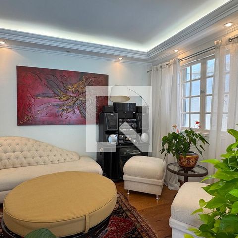 Casa de condomínio à venda com 360m², 4 quartos e 4 vagasSala