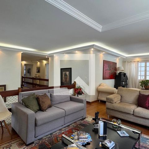 Casa de condomínio à venda com 360m², 4 quartos e 4 vagasSala