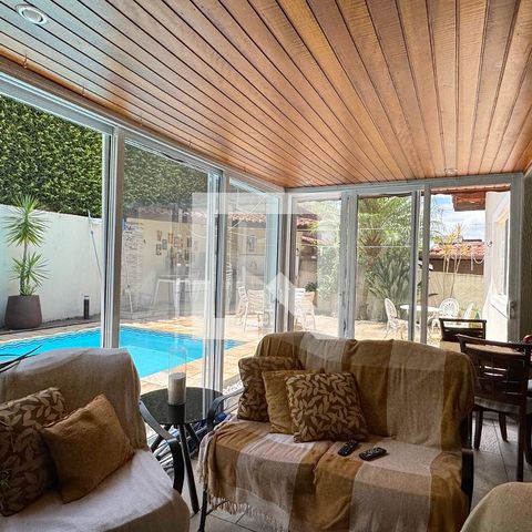 Casa de condomínio à venda com 360m², 4 quartos e 4 vagasSala