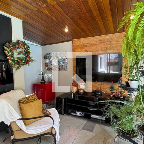 Casa de condomínio à venda com 360m², 4 quartos e 4 vagasSala