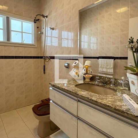 Casa de condomínio à venda com 360m², 4 quartos e 4 vagasBanheiro Corredor