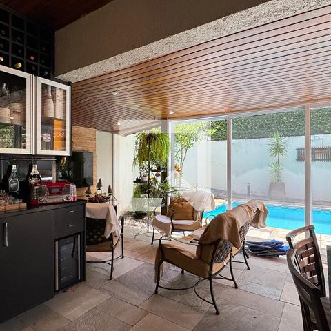 Casa de condomínio à venda com 360m², 4 quartos e 4 vagasSala