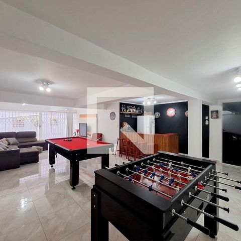 Casa à venda com 226m², 4 quartos e 4 vagas Casa à venda com 226m², 4 quartos e 4 vagasSalão