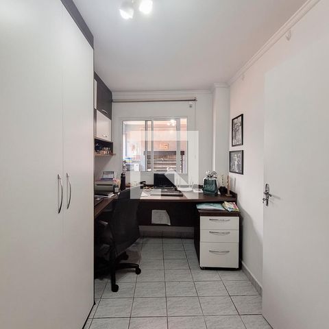 Casa à venda com 226m², 4 quartos e 4 vagas Casa à venda com 226m², 4 quartos e 4 vagasEscritório