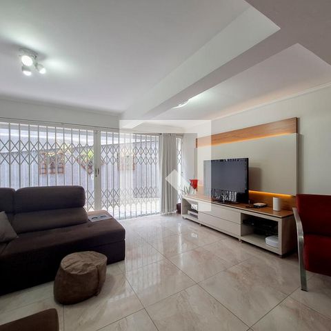 Casa à venda com 226m², 4 quartos e 4 vagas Casa à venda com 226m², 4 quartos e 4 vagasSalão
