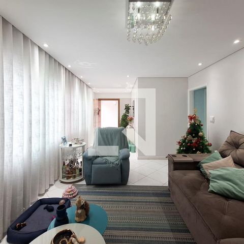 Casa à venda com 226m², 4 quartos e 4 vagas Casa à venda com 226m², 4 quartos e 4 vagasSala