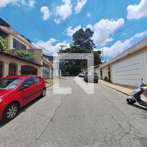 Casa à venda com 226m², 4 quartos e 4 vagas Casa à venda com 226m², 4 quartos e 4 vagasVista da Rua