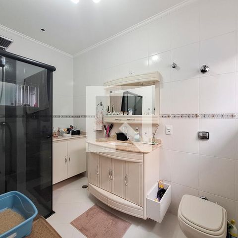 Casa à venda com 226m², 4 quartos e 4 vagas Casa à venda com 226m², 4 quartos e 4 vagasBanheiro Quarto 1