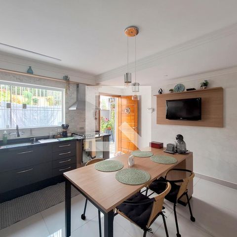 Casa à venda com 226m², 4 quartos e 4 vagas Casa à venda com 226m², 4 quartos e 4 vagasCozinha