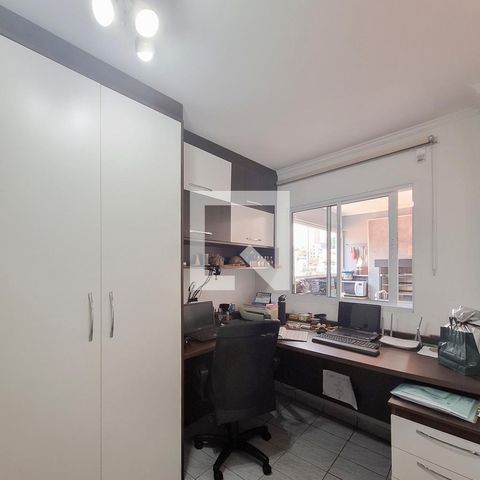Casa à venda com 226m², 4 quartos e 4 vagas Casa à venda com 226m², 4 quartos e 4 vagasEscritório