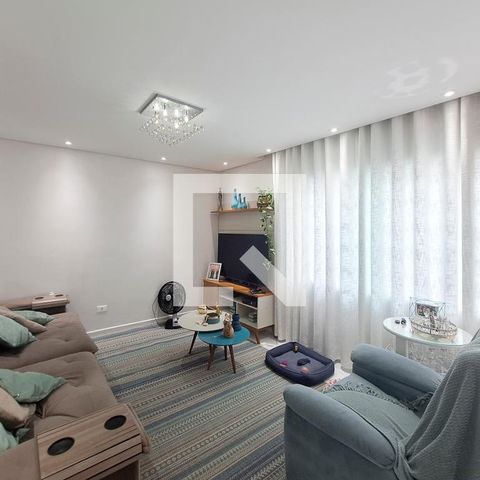Casa à venda com 226m², 4 quartos e 4 vagas Casa à venda com 226m², 4 quartos e 4 vagasSala