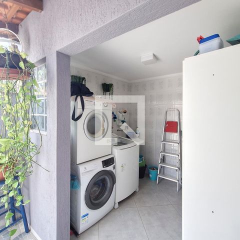 Casa à venda com 226m², 4 quartos e 4 vagas Casa à venda com 226m², 4 quartos e 4 vagasÁrea de Serviço