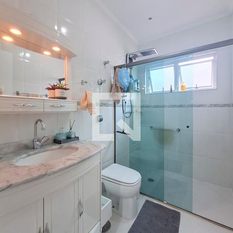 Casa à venda com 226m², 4 quartos e 4 vagas Casa à venda com 226m², 4 quartos e 4 vagasBanheiro
