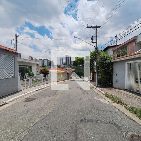 Casa à venda com 226m², 4 quartos e 4 vagas Casa à venda com 226m², 4 quartos e 4 vagasVista da Rua