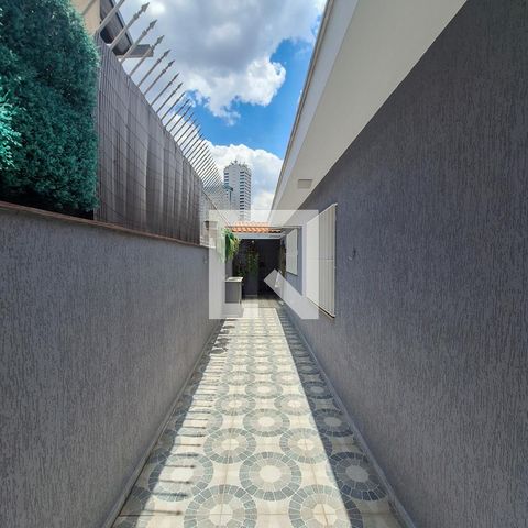 Casa à venda com 226m², 4 quartos e 4 vagas Casa à venda com 226m², 4 quartos e 4 vagasLateral