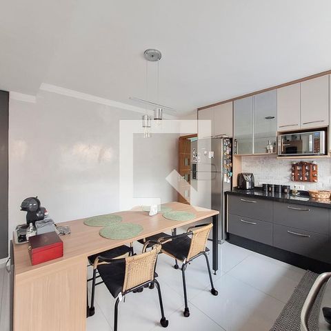 Casa à venda com 226m², 4 quartos e 4 vagas Casa à venda com 226m², 4 quartos e 4 vagasCozinha