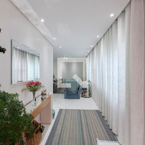 Casa à venda com 226m², 4 quartos e 4 vagas Casa à venda com 226m², 4 quartos e 4 vagasSala