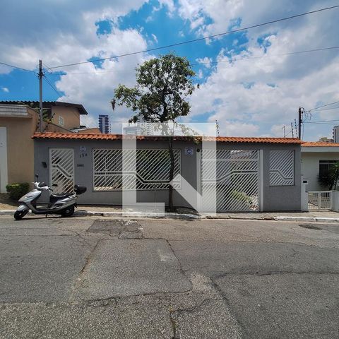 Casa à venda com 226m², 4 quartos e 4 vagas Casa à venda com 226m², 4 quartos e 4 vagasFachada