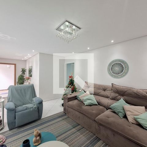 Casa à venda com 226m², 4 quartos e 4 vagas Casa à venda com 226m², 4 quartos e 4 vagasSala