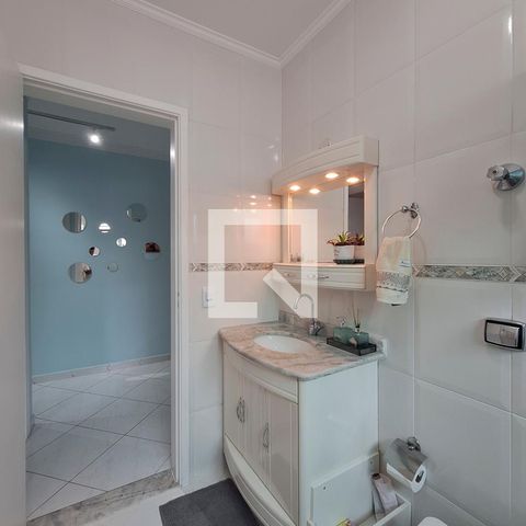 Casa à venda com 226m², 4 quartos e 4 vagas Casa à venda com 226m², 4 quartos e 4 vagasBanheiro