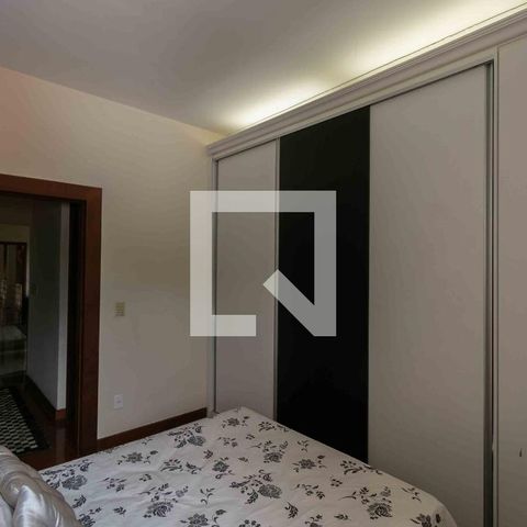 Casa de condomínio para alugar com 800m², 5 quartos e 6 vagasQuarto