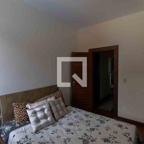 Casa de condomínio para alugar com 800m², 5 quartos e 6 vagasQuarto