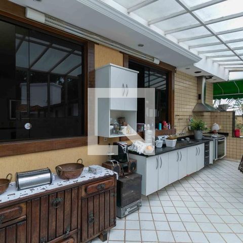 Casa de condomínio para alugar com 800m², 5 quartos e 6 vagasCozinha externa