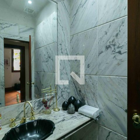 Casa de condomínio para alugar com 800m², 5 quartos e 6 vagasLavabo