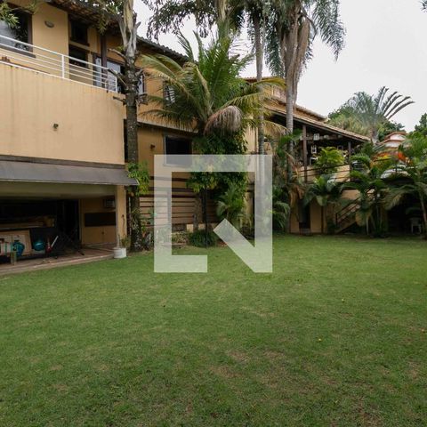 Casa de condomínio para alugar com 800m², 5 quartos e 6 vagasÁrea Externa