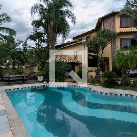 Casa de condomínio para alugar com 800m², 5 quartos e 6 vagasPiscina