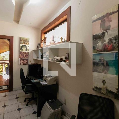 Casa de condomínio para alugar com 800m², 5 quartos e 6 vagasEscritório