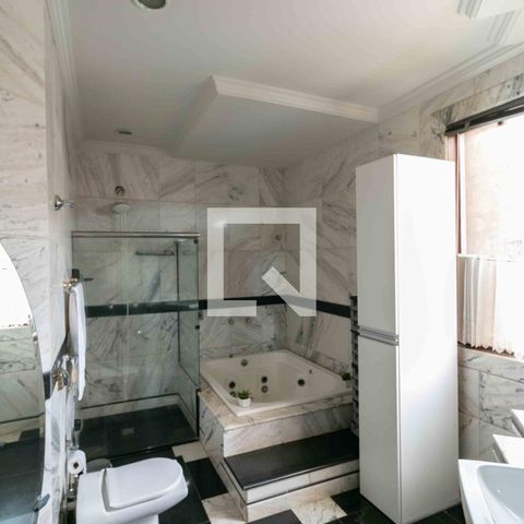 Casa de condomínio para alugar com 800m², 5 quartos e 6 vagasBanheiro Suite 2