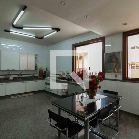 Casa de condomínio para alugar com 800m², 5 quartos e 6 vagasCozinha