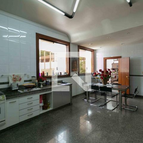 Casa de condomínio para alugar com 800m², 5 quartos e 6 vagasCozinha