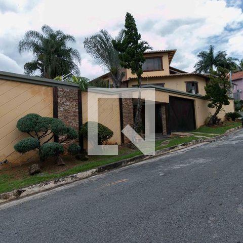 Casa de condomínio para alugar com 800m², 5 quartos e 6 vagasFachada