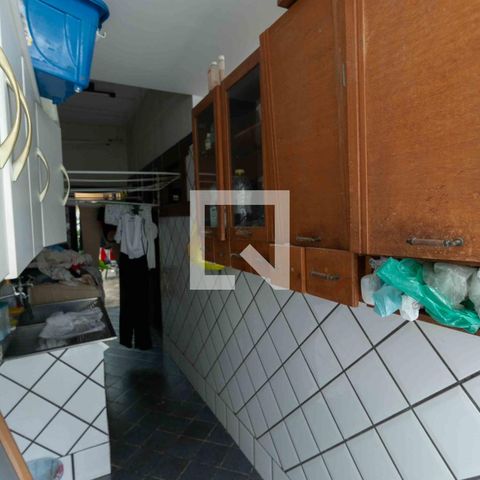 Casa de condomínio para alugar com 800m², 5 quartos e 6 vagasÁrea de Serviço