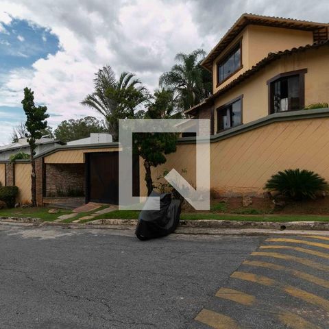 Casa de condomínio para alugar com 800m², 5 quartos e 6 vagasFachada