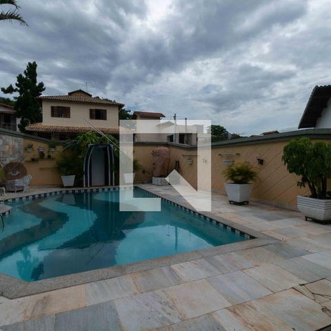 Casa de condomínio para alugar com 800m², 5 quartos e 6 vagasPiscina