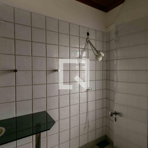 Casa de condomínio para alugar com 800m², 5 quartos e 6 vagasBanheiro Sala 4