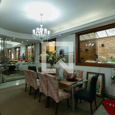 Casa de condomínio para alugar com 800m², 5 quartos e 6 vagasSala de Jantar