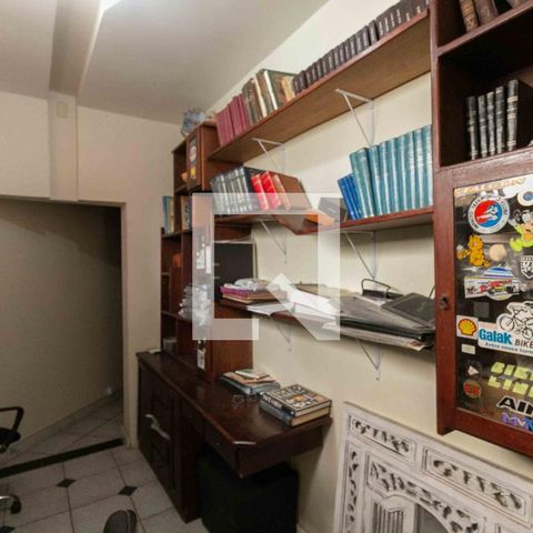 Casa de condomínio para alugar com 800m², 5 quartos e 6 vagasEscritório
