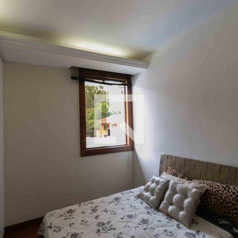 Casa de condomínio para alugar com 800m², 5 quartos e 6 vagasQuarto