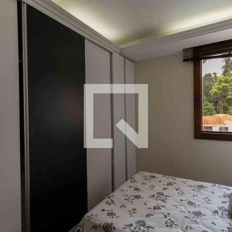 Casa de condomínio para alugar com 800m², 5 quartos e 6 vagasQuarto