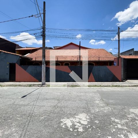 Casa à venda com 285m², 3 quartos e 3 vagas Casa à venda com 285m², 3 quartos e 3 vagasFachada + Placa