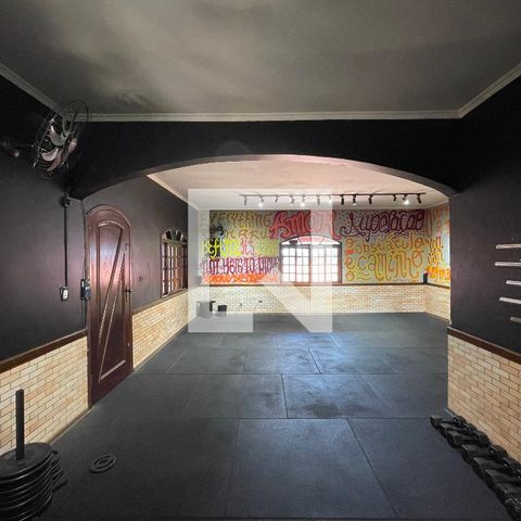 Casa à venda com 285m², 3 quartos e 3 vagas Casa à venda com 285m², 3 quartos e 3 vagasSala