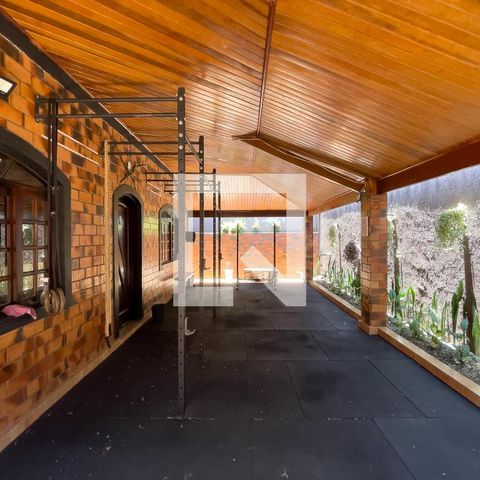 Casa à venda com 285m², 3 quartos e 3 vagas Casa à venda com 285m², 3 quartos e 3 vagasGaragem